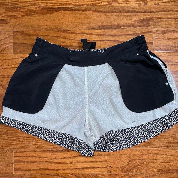 Lululemon - Picture 11 of 16